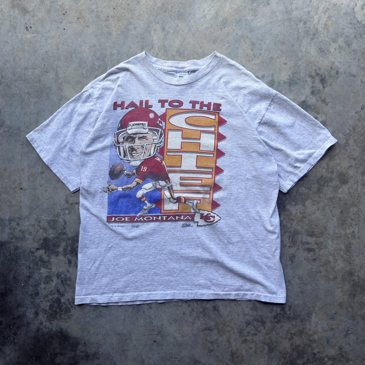 1993 Kansas City Chiefs Joe Montana Hail to the Chief Caricature T-Shirt (XL)