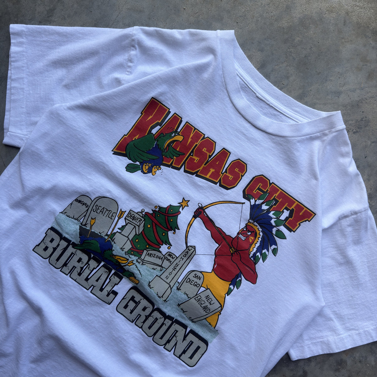 90's Kansas City Chiefs Burial Ground Caricature T-Shirt (L