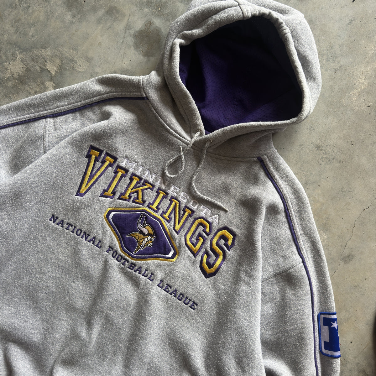 Minnesota Vikings Embroidered Vintage Hoodie (XL)