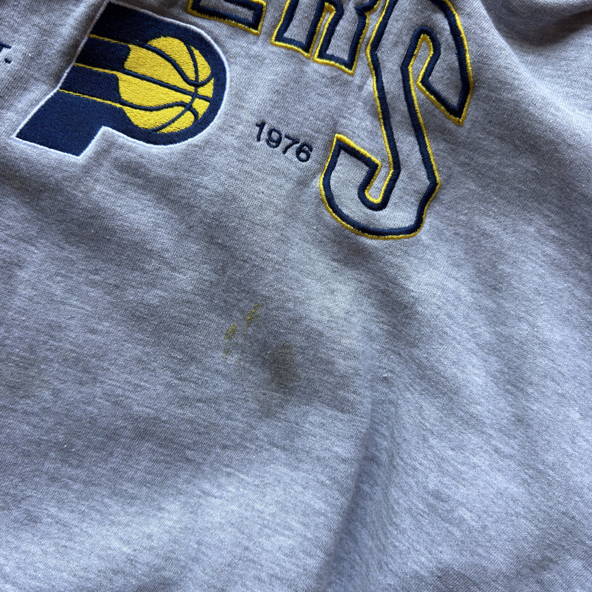 90's Indiana Pacers Embroidered Crewneck (XXL)