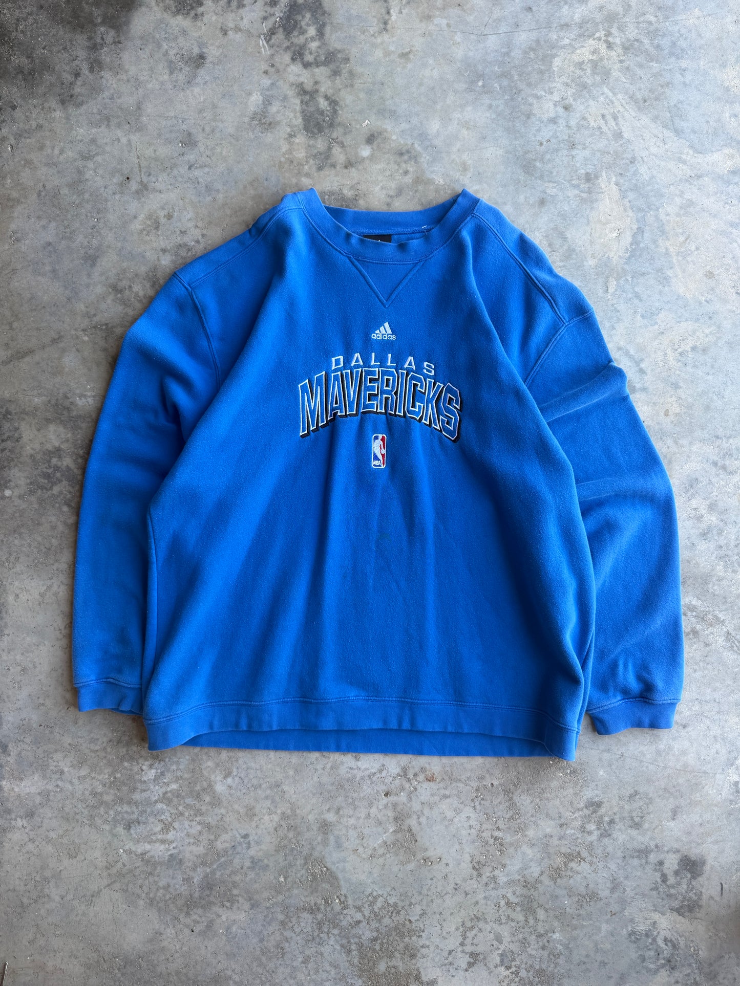2000s Dallas Mavericks Embriodred Sweatshirt (XXL)