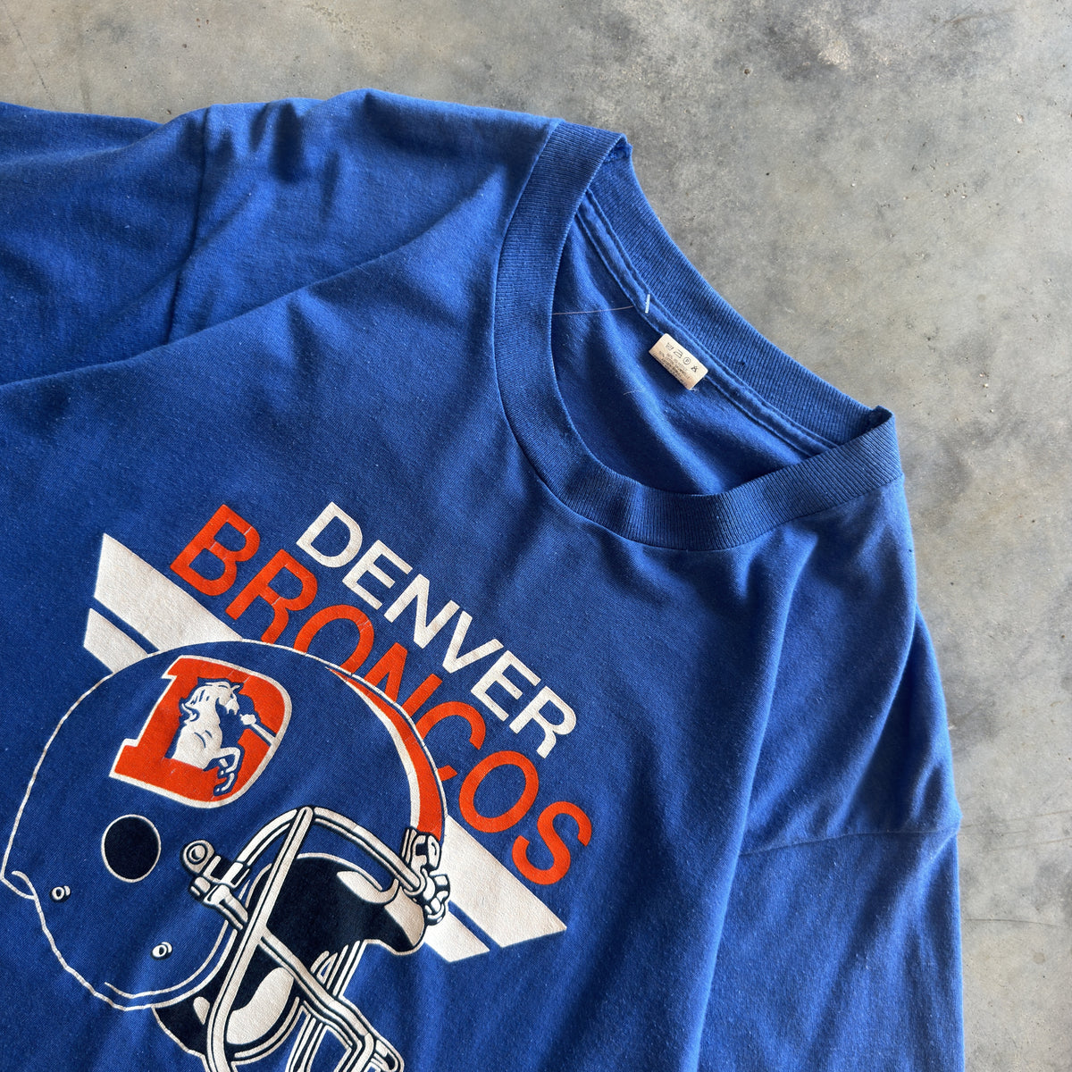 80's Denver Broncos Helmet Vintage T-Shirt (M)