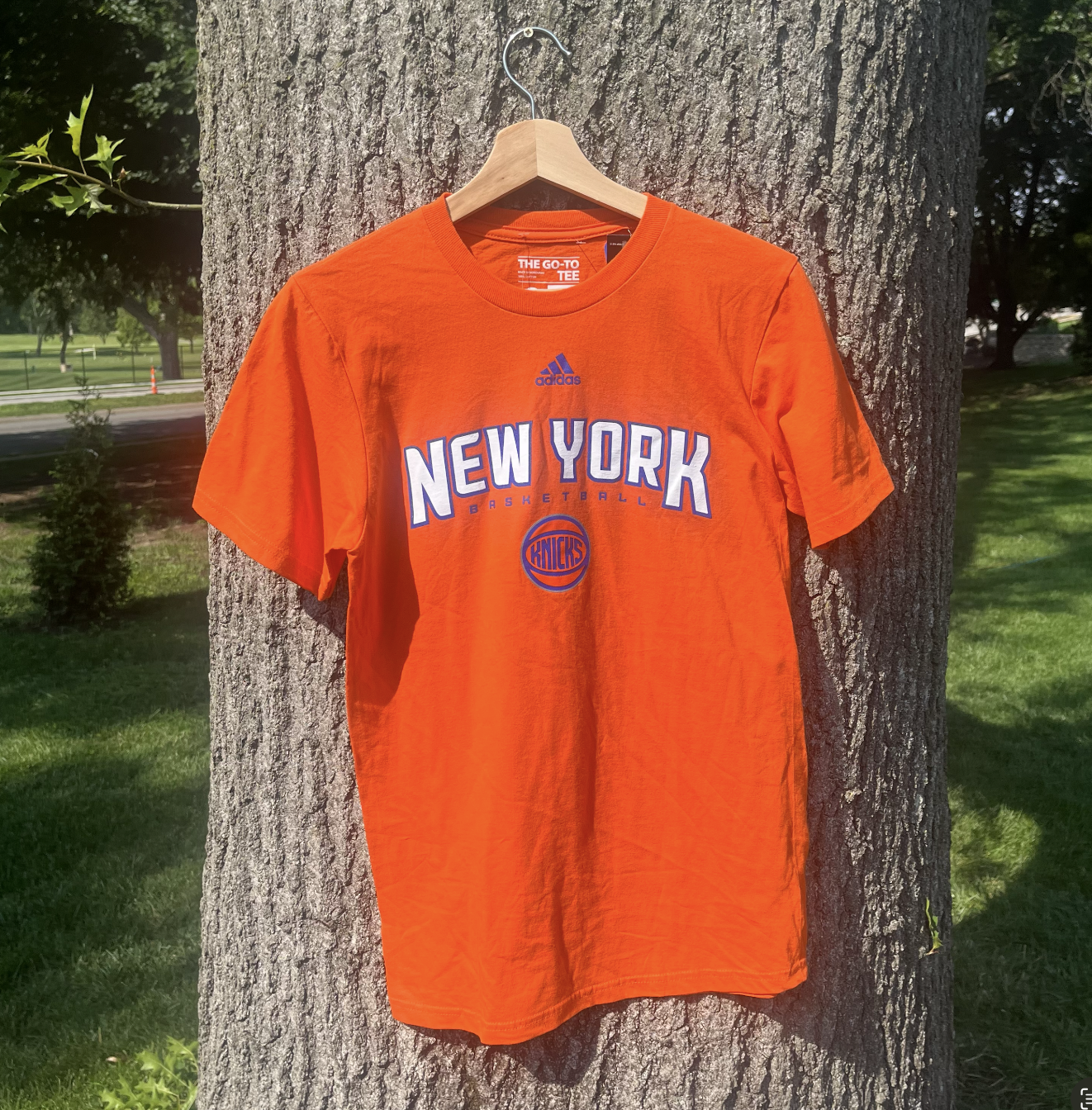 Modern New York Knicks Graphic T-shirt (S)