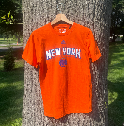 Modern New York Knicks Graphic T-shirt (S)